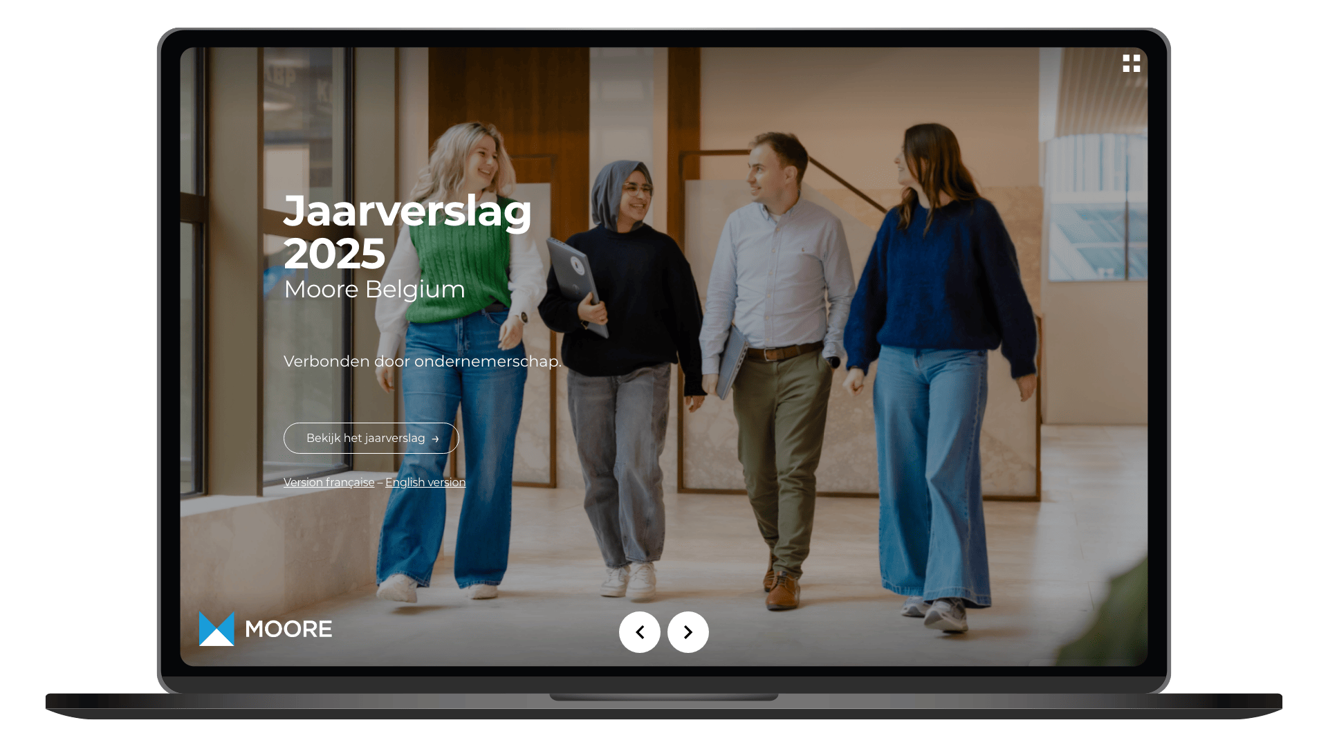 Online jaarverslag 2025 van Moore Belgium op een laptop, homepage