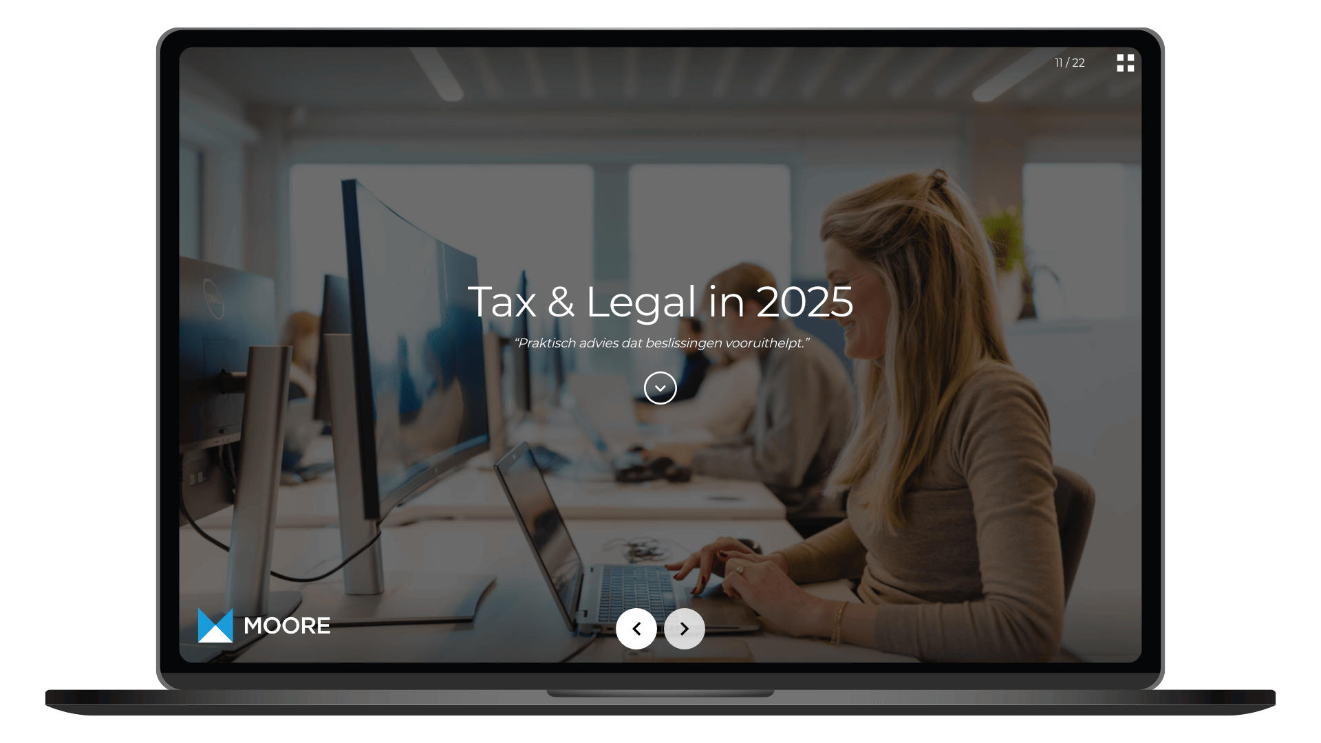 Online jaarverslag 2025 van Moore Belgium op een laptop, pagina Tax & Legal in 2025